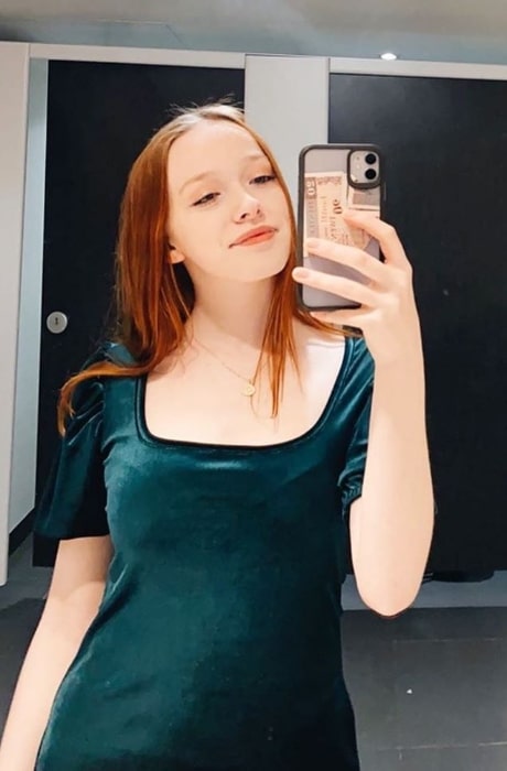 Amybeth McNulty as seen while taking a mirror selfie in December 2019