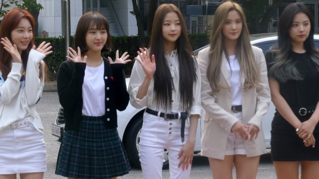 BVNDIT members Seungeun, Simyeong, Jungwoo, Songhee, Yiyeon going to a Music Bank recording on May 31, 2019