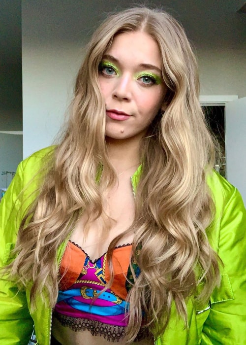 Becky Hill in an Instagram selfie from January 2020