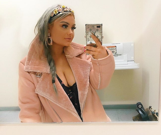 Faith Sinead Mullen taking a mirror selfie in November 2019