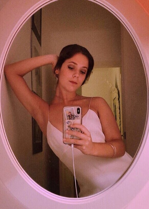 Georgina Amorós as seen while clicking a mirror selfie in August 2019