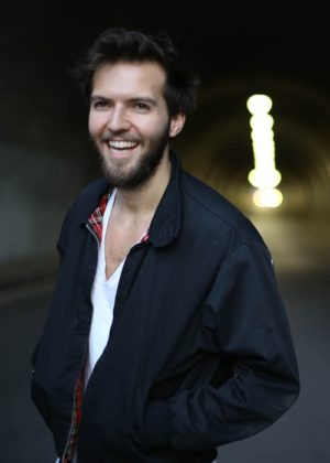 Guy Burnet Height, Weight, Age, Girlfriend, Family, Facts, Biography