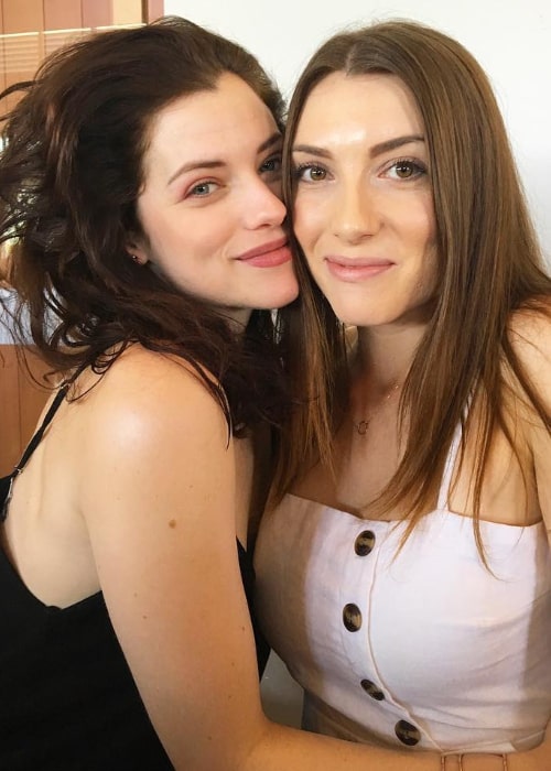 Jessica De Gouw (Left) smiling for a picture alongside Chelsea de Gouw