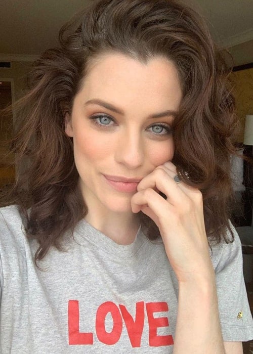 Jessica De Gouw as seen while clicking a selfie in December 2019