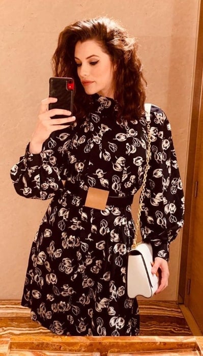 Jessica De Gouw as seen while taking a mirror selfie in November 2019