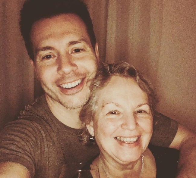 Jon Seda celebrating the new year with his mother in January 2018