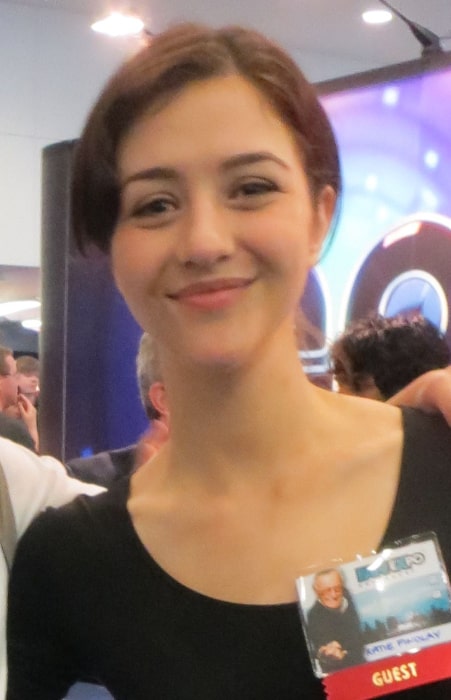 Katie Findlay as seen while smiling in a picture taken at the 2013 Vancouver Fan Expo