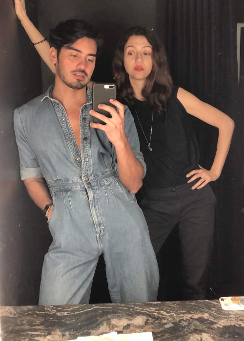 Katie Findlay posing for a mirror selfie along with Alejandro Quinteros in December 2018