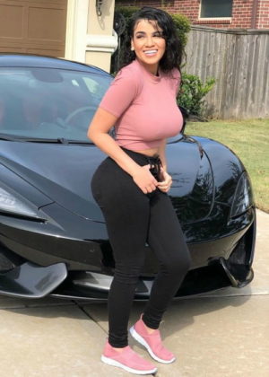 Michaela Mendez Height, Weight, Age, Boyfriend, Family, Facts, Biography