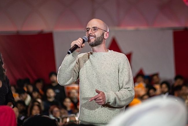 Noah Shebib seen endorsing NDP Leader Jagmeet Singh during the Canadian federal elections in 2019