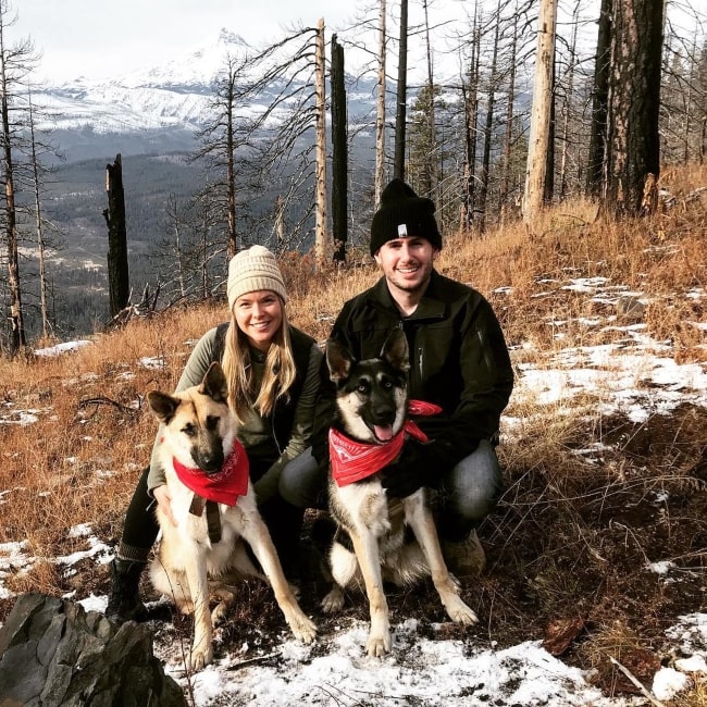 Patty Mayo as seen in a picture taken with Kayla Pillar and her 2 dogs in November 2018