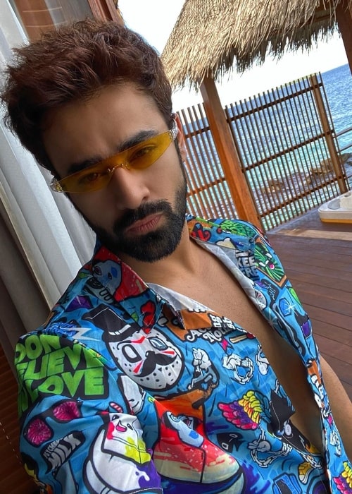 Pearl V Puri as seen while taking a selfie