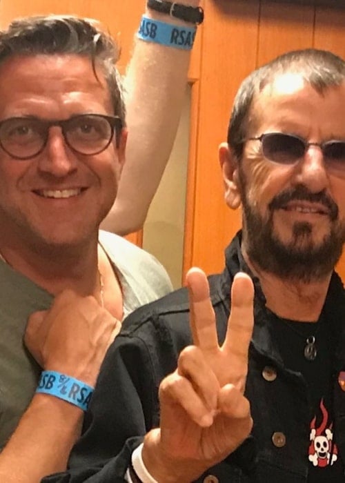 Raúl Esparza with legendary drummer Ringo Starr, as seen in August 2019