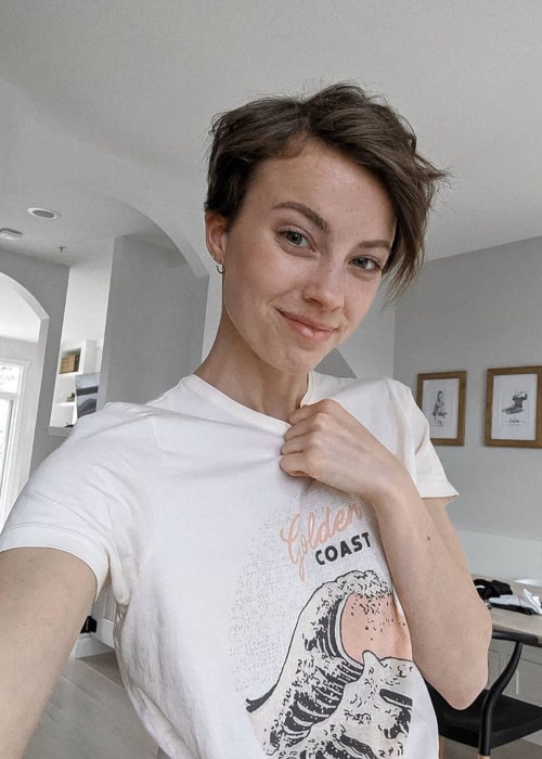 Sarah Therese in an Instagram selfie from March 2020