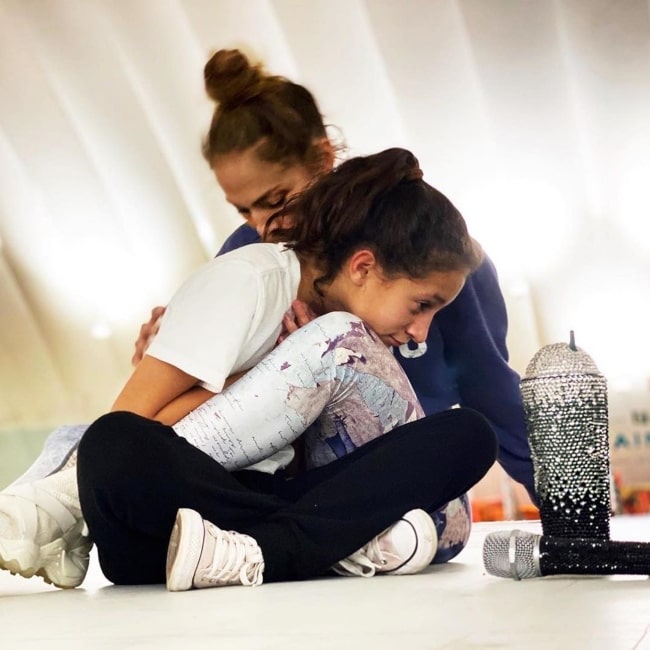 Emme Maribel Muñiz visiting her mother at one of her rehearsals in January 2020