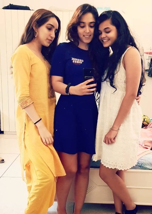 Ira taking a selfie with Danielle Pereira (right) and cousin Seher Hegde in 2019