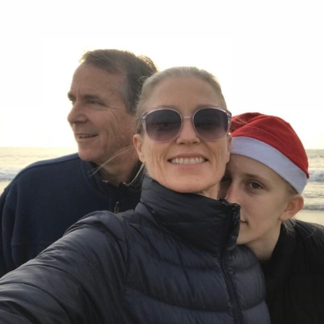 Jessica Tuck as seen in a selfie taken with her husband Robert Koseff and daughter Samara Barnes Hallam Koseff while at the beach on December 2017