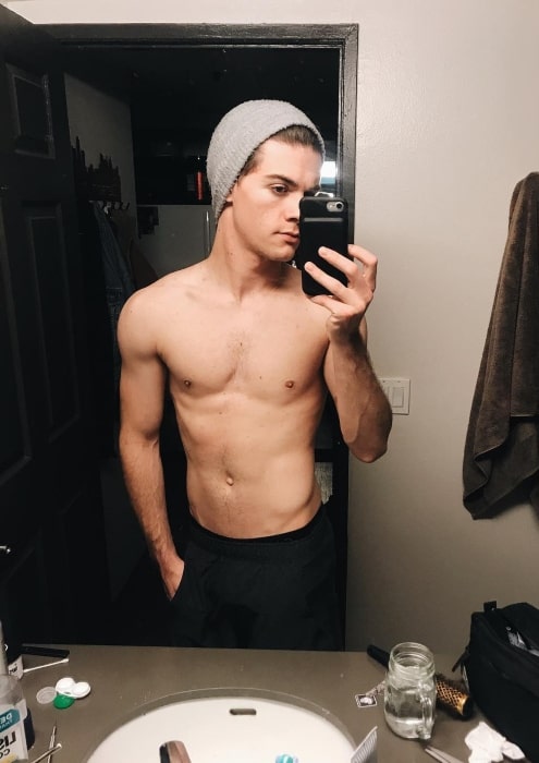 Jordan Doww sharing the photo of his body while working on it in April 2018