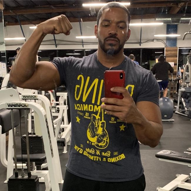 Laz taking a workout selfie in February 2019