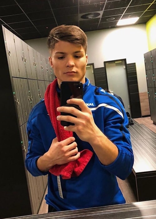 Lirim Zendeli as seen while taking a mirror selfie while working out in Bochum, Germany in November 2019