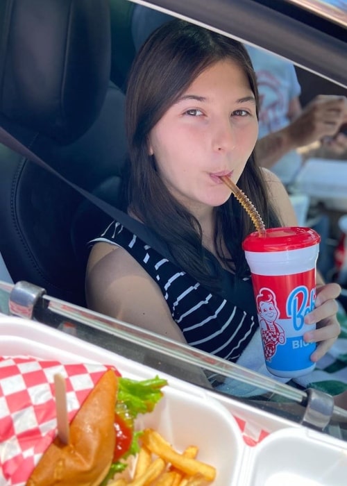 Mackenzie Hancsicsak at Bob's Big Boy for lunch in May 2020