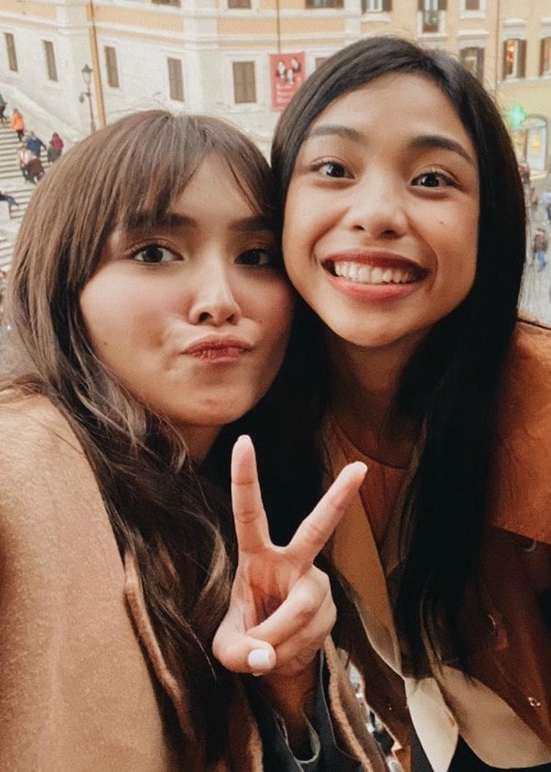 Maymay Entrata (Right) as seen while smiling in a selfie alongside Kathryn Bernardo