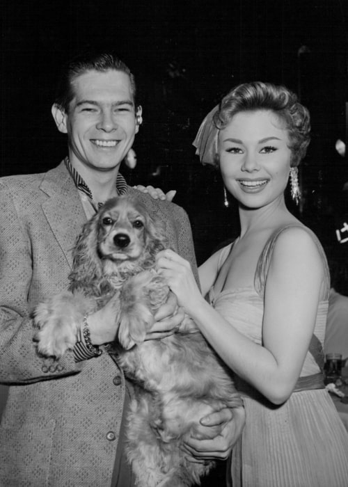 Mitzi Gaynor posing for a picture along with Johnnie Ray in 1954