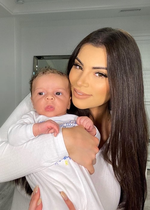 Nazanin Kavari as seen while posing for a picture along with her son in May 2020