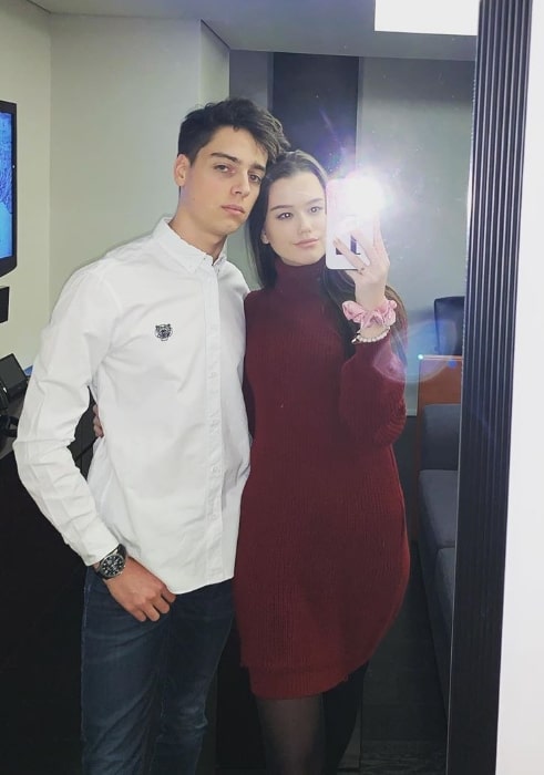 Olli Caldwell as seen while posing for a mirror selfie along with Lilly Morris at Grosvenor House Suites by Jumeirah Living in January 2020