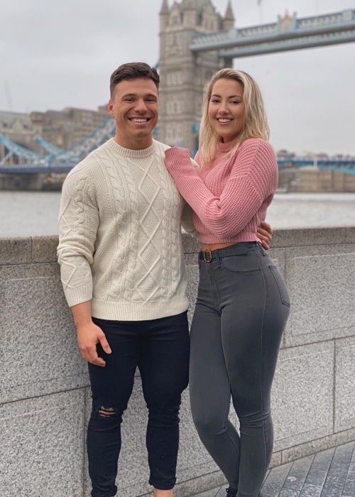 Pineapplebrat as seen in a picture taken with her boyfriend Alex Bozinovski in March 2020