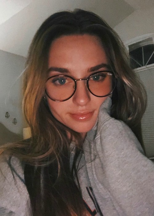 Sadie Aldis as seen while taking a selfie in Ontario, Canada in May 2020