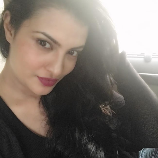 Sayali Bhagat in October 2017 expressing her love for taking selfies