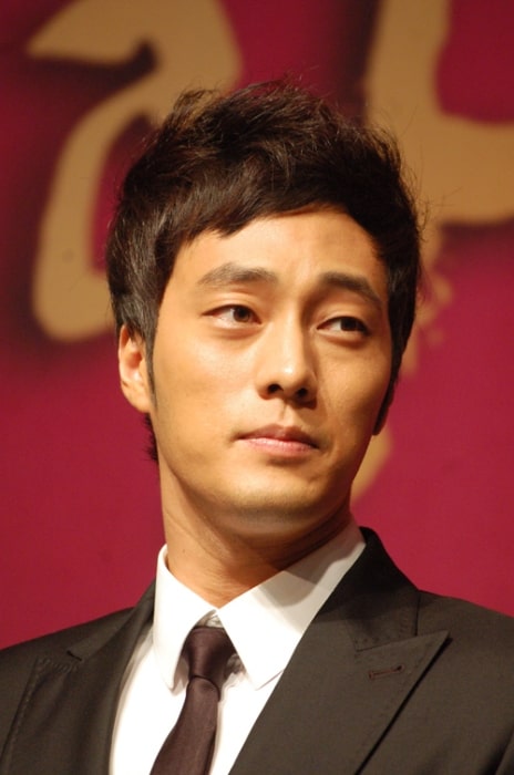 So Ji-sub pictured at the 2009 Korea broadcast grand prix awards