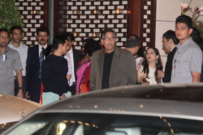 Vinod Khanna (center) seen with Aamir Khan at a dinner bash for the UN Secretary General in 2012