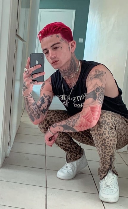 Austin Wilson as seen while taking a mirror selfie in May 2020