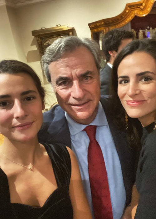 Carlos Sainz, with both his daughters, as seen in January 2020