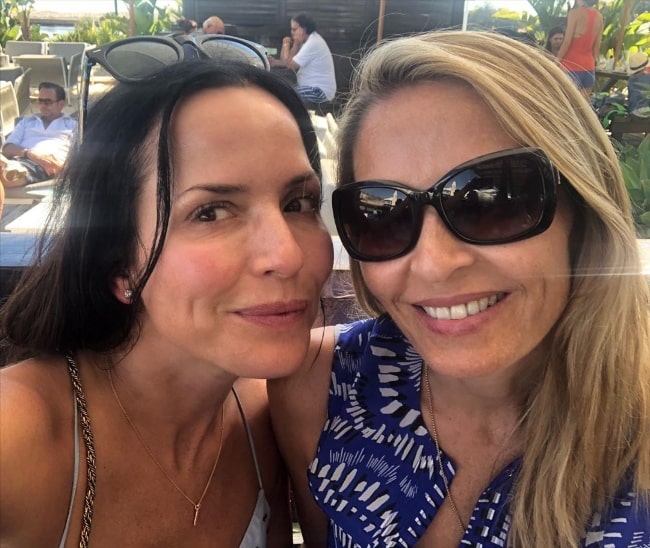 Caroline Corr (Right) as seen while smiling in a selfie alongside Andrea Corr in June 2020