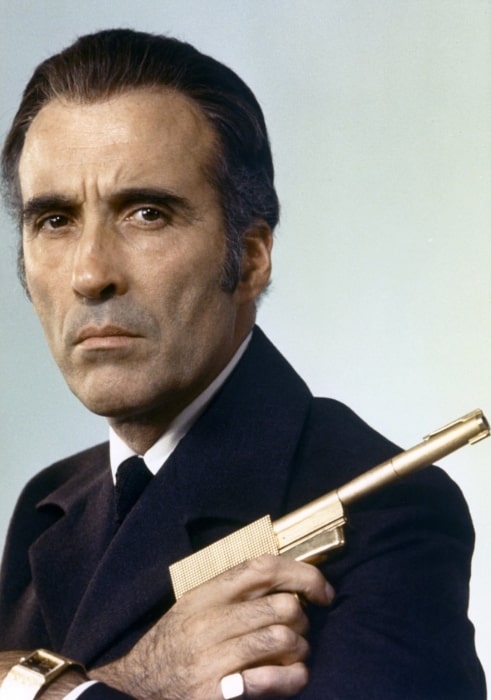 Christopher Lee i Mannen Med Den Gyldne Pistol (1974)