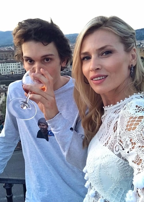 Daniela Peštová taking a selfie along with her son in Italy