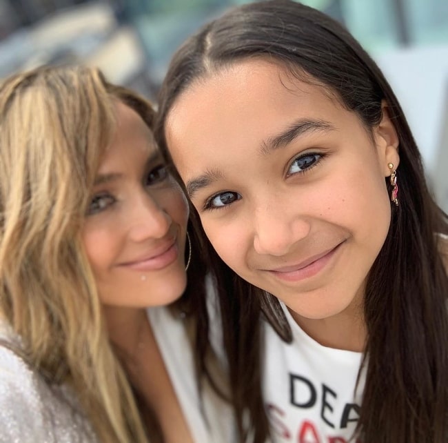 Emma Batiz (Right) clicking a selfie along with Jennifer Lopez in December 2019