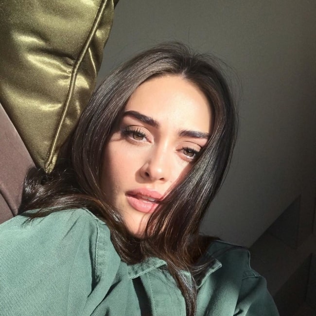 Esra Bilgiç Height Weight Age Boyfriend Facts Biography 8587