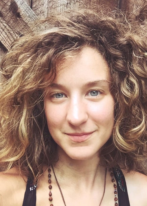 Hallee Hirsh in an Instagram selfie from August 2015