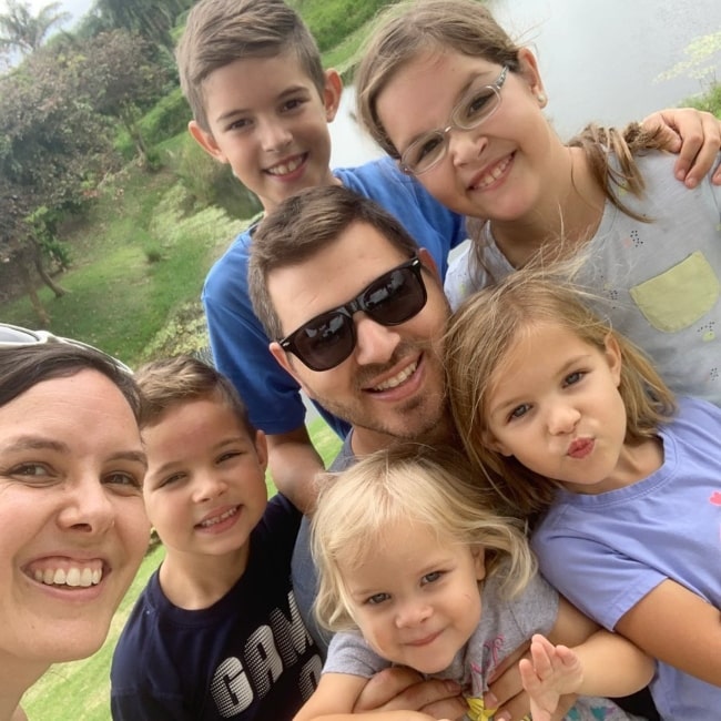 Jeremy Johnston as seen in a selfie taken with his wife Kendra and children Elise, Caleb, Isaac, Janae, and Laura in March 2020