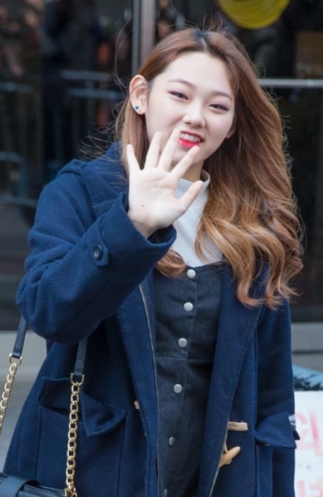 Kang Mi-na as seen while waving at the camera at Music Bank on November 11, 2016