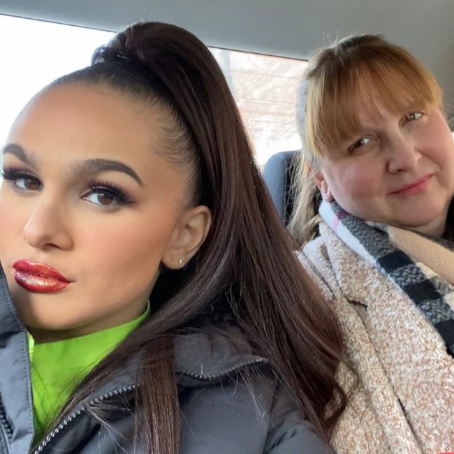 Lela Brown as seen in a selfie taken with her mother Rickelle Robyn on mother's day in May 2020