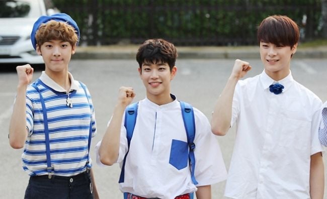 MJ (center) seen with Yoon San-ha (left) and Moonbin (right) in 2016