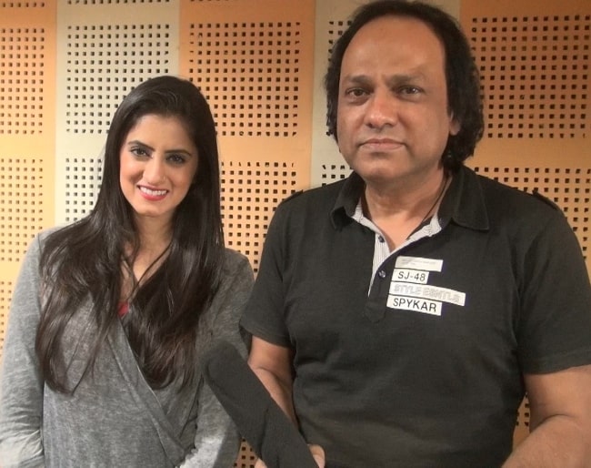 Mihika Verma with Suresh Sharma in Pink City for promoting her serial 'Ye Hain Mohabbatein' in June 2015