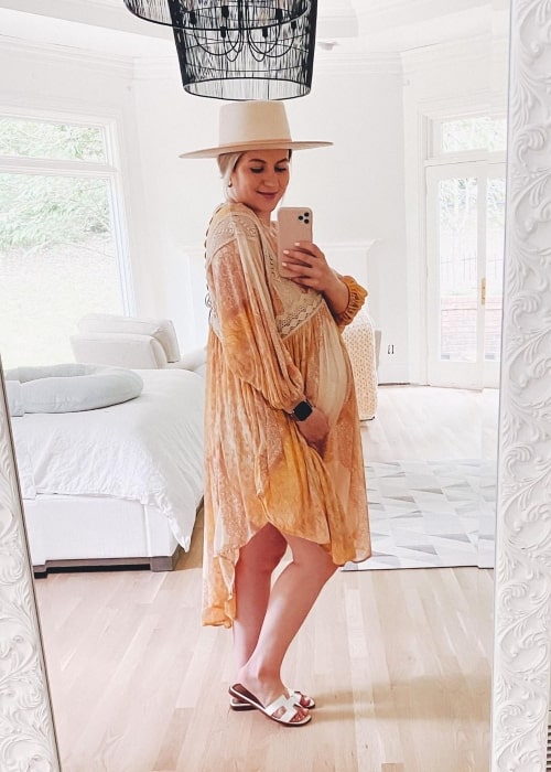 Milana Burykin as seen in a selfie taken during her 9th month of pregnancy in May 2020