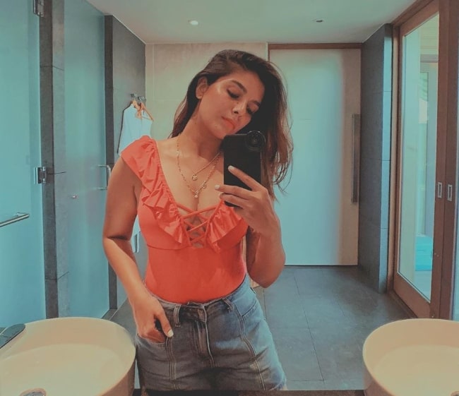 Pooja Gor as seen while taking a mirror selfie in April 2020