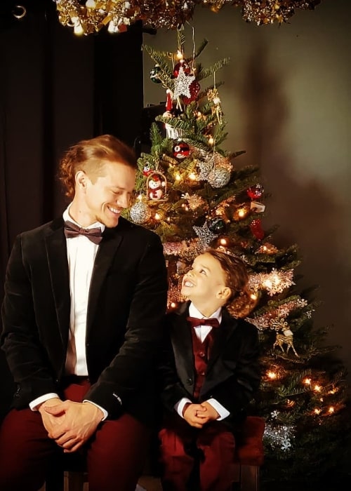 Ryan Dorsey as seen while posing for a Christmas picture along with his son Josey Hollis Dorsey in December 2019